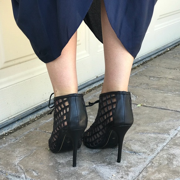 NIB Destino Woven Caged Lace Up Leather Booties - Picture 4 of 7